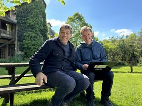 Prof. Dr. med. David Martin und Martin von Mackensen auf dem Dottenfelderhof in Bad Vilbel